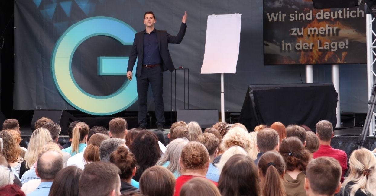 Andreas Kriwan bei einem Vortrag vor Publikum